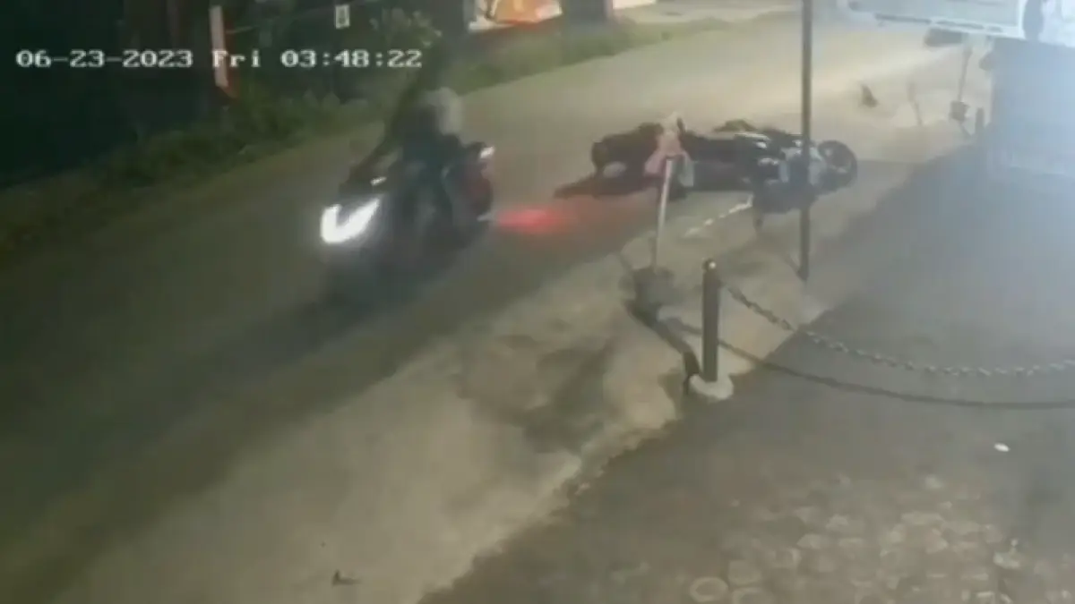 Ilustrasi klitih dan begal di malam hari. Viral video memperlihatkan aksi begal di Kampung Burangkeng, Setu Bekasi, Jumat 23 Juni 2023 dini hari. (Sumber : Twitter @Paltiwest)