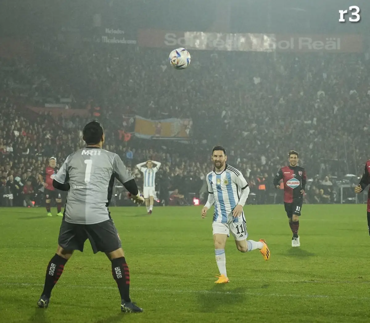 Lionel Messi merayakan momen ulang tahunnya dengan mengikuti laga fun match (Sumber : Twitter)