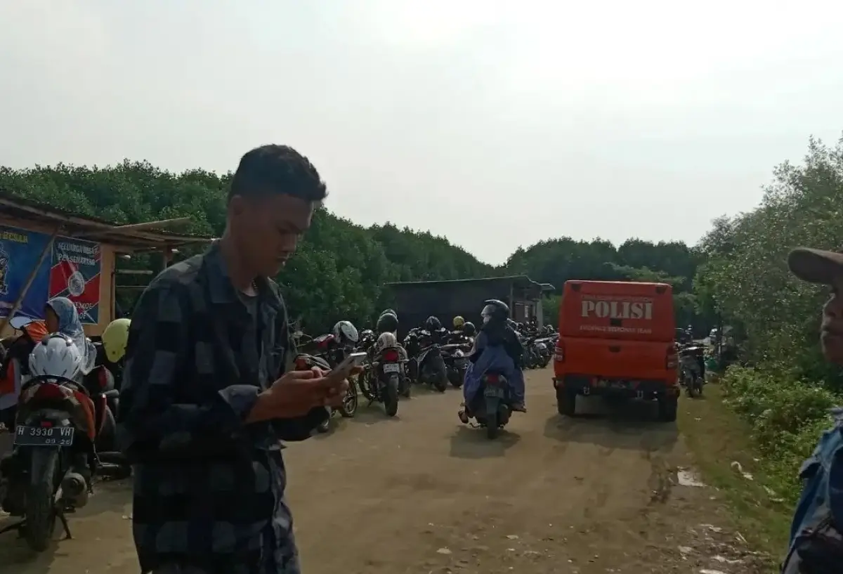 Penemuan mayat di sungai di Pantai Tirang, Senin 26 Juni 2023. Jenazah sudah dievakuasi dan diserahkan ke pihak keluarga. (Sumber : Instagram @infokriminalsemarang)