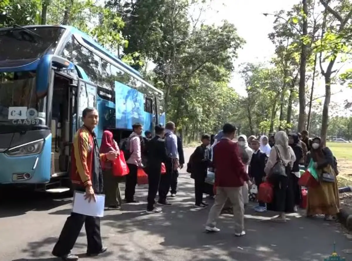 santri baru yang mendaftar ke Al Zaytun (Sumber : Youtube Al Zaytun)