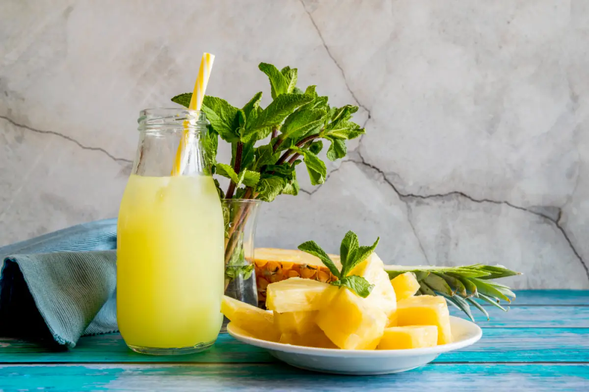 Jus nanas bisa menetralisir kolesterol dan lemak dalam tubuh (Sumber : freepik)