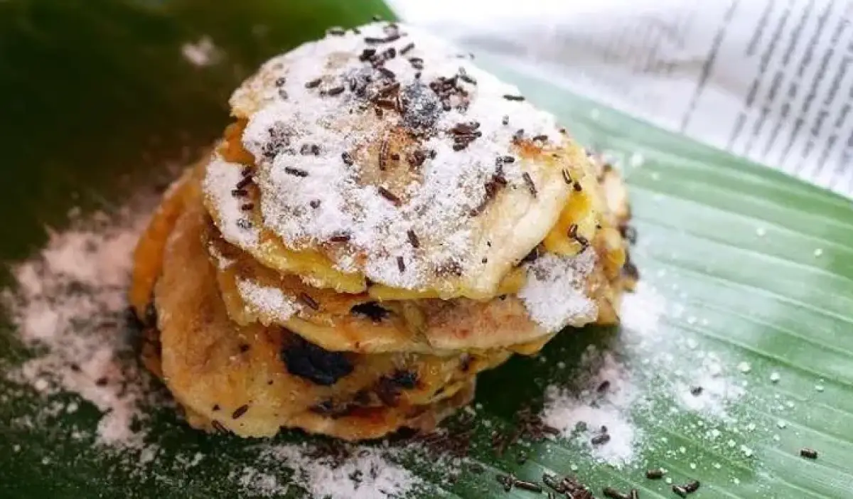 Pisang Plenet, kuliner khas Kota Semarang dengan beragam toping enak. (Sumber : pesenmakan.id)