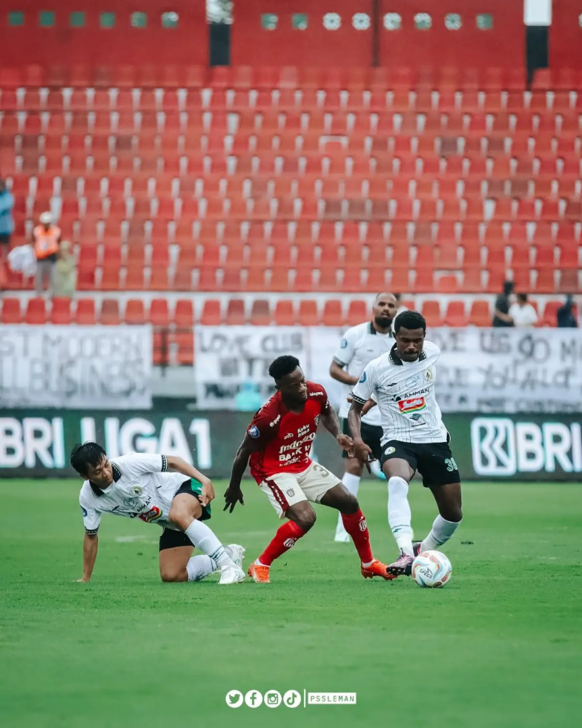 Laga pembuka Liga 1 Indonesia 2023/2024 antara Bali United vs PSS Sleman (Sumber : Twitter @PSSleman)