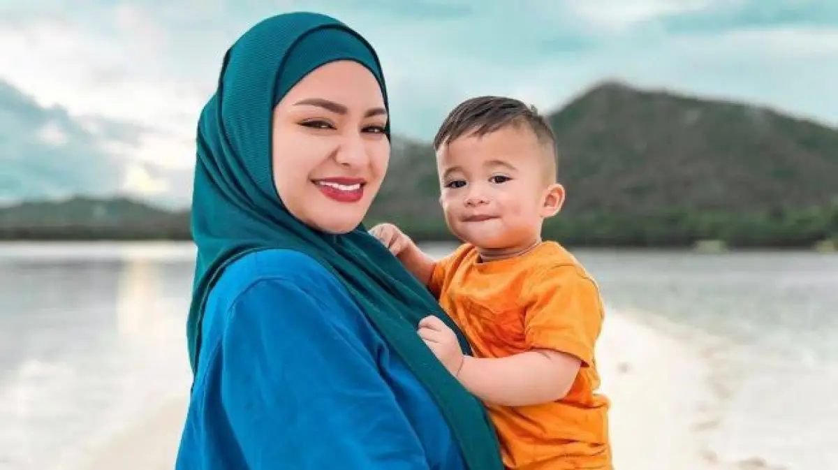 Nathalie Holscher dan Adzam (Instagram)