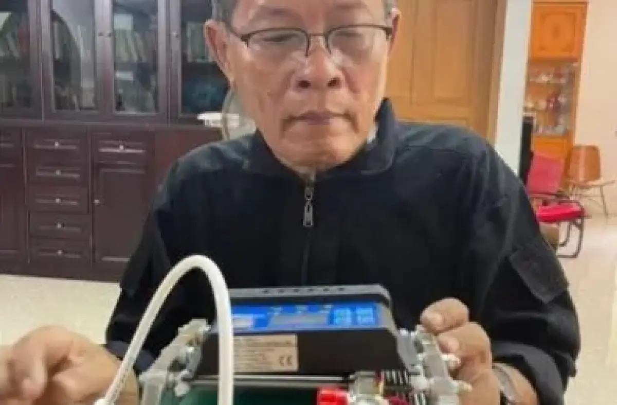 Aryanto Misel merupakan pria asal Cirebon, Jawa Barat, yang menciptakan alat Nikuba yang bisa mengubah air menjadi bahan bakar kendaraan. (Sumber : schmu.id)