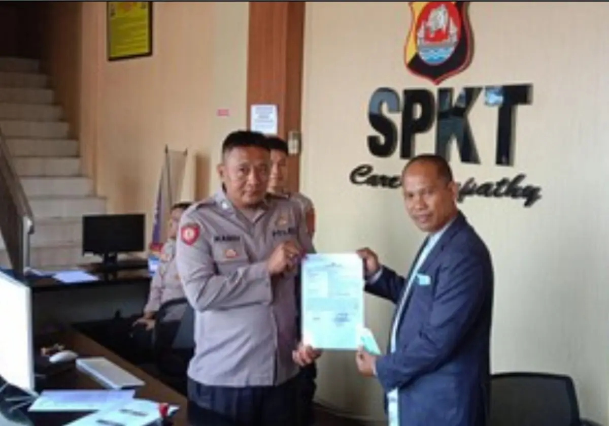 Sosok wali santri Alzaytun saat Laporkan Ken Setiawan dan Herri Pras ke Polisi (Sumber : Kompas TV)