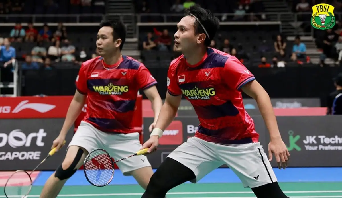Pasangan Ahsan/Hendra saat bertanding dengan wakil Korea Choi Sol Gyu/Kim Won Ho di Singapore Open 2023. (Sumber : PBSI)