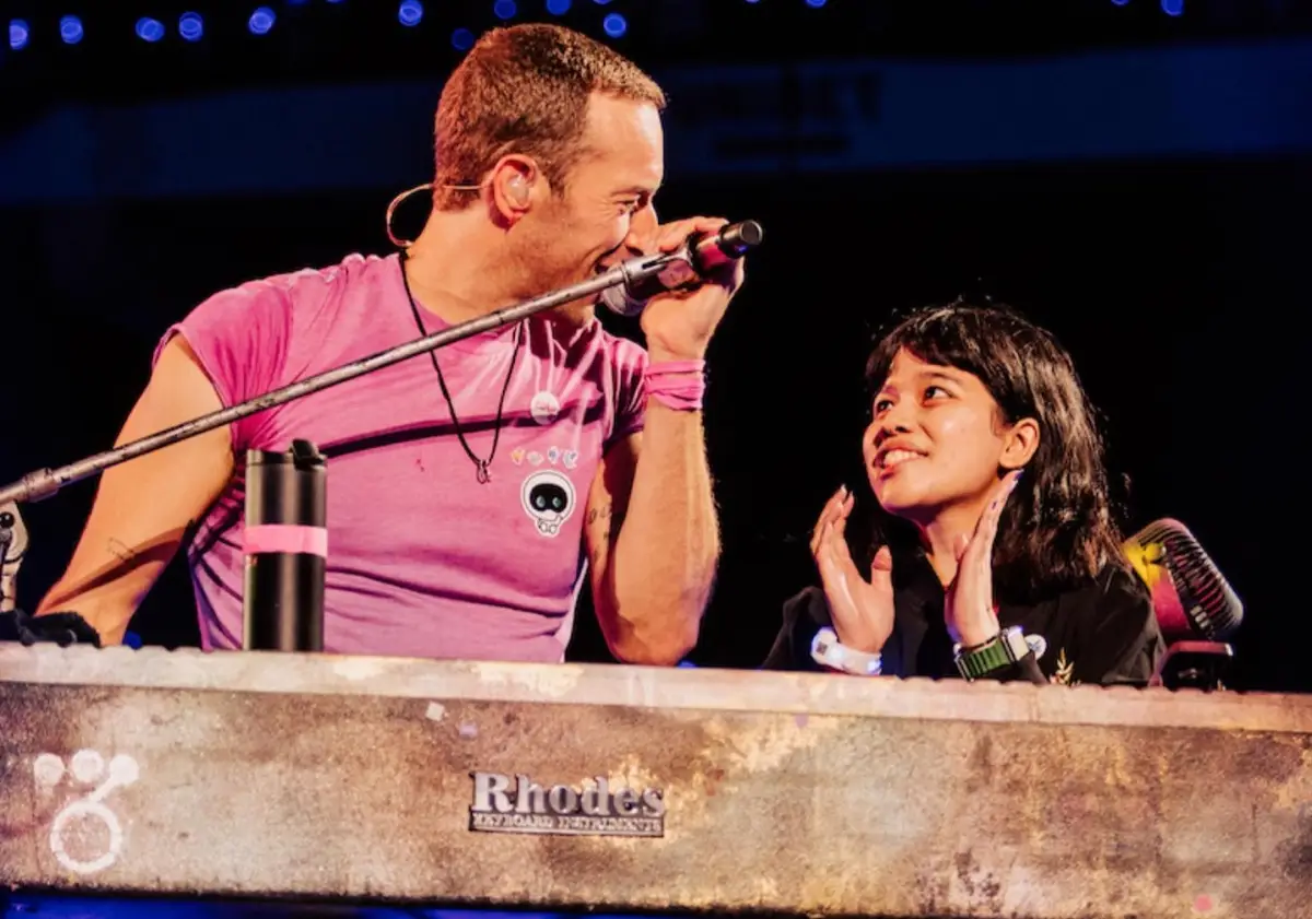 Nadya Permadi, perempuan asal Indonesia yang sepanggung dengan Coldplay di konser yang digelar di Copenhagen, Denmark. (Sumber : Instagram @nadyapermadi)