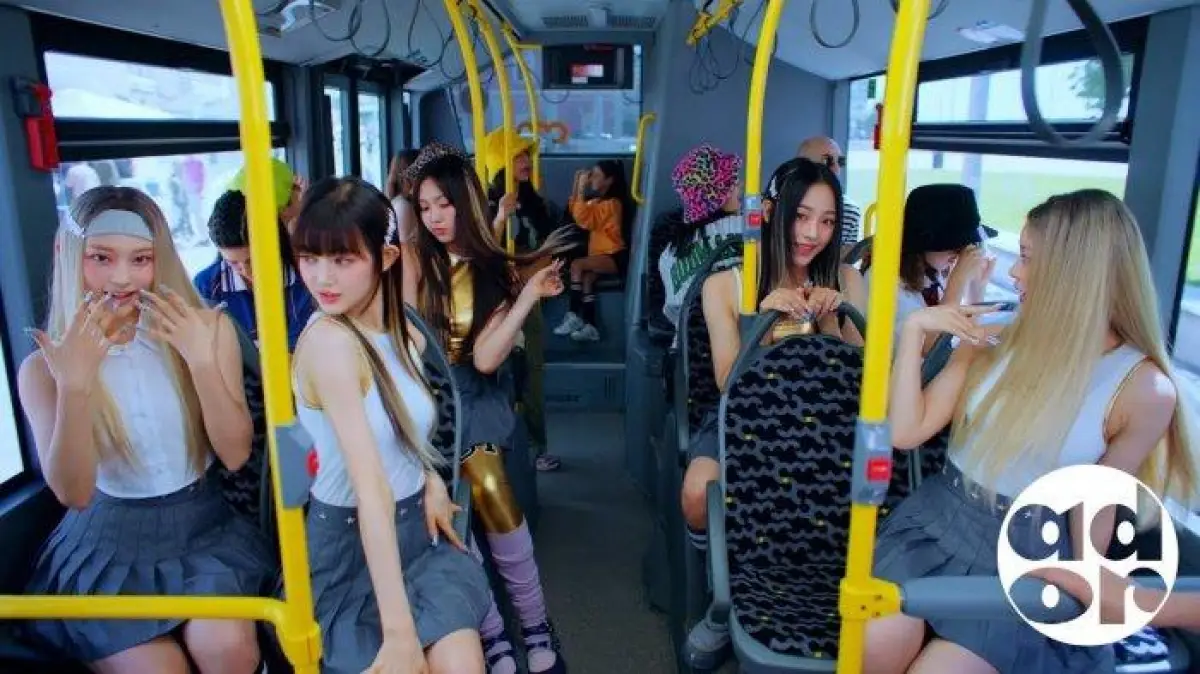 Video klip terbaru NewJeans, Super Shy, rilis di YouTube Jumat 7 Juli 2023. (Sumber : YouTube HYBE LABELS)