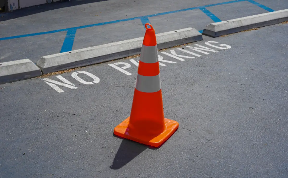 Ilustrasi | Dishub Kota Semarang panggil Manajemen Perusahaan Ojek dan Taksi Daring untuk bahas pelanggaran parkir para driver. (Sumber : Pexels @Anastasiya Badun)