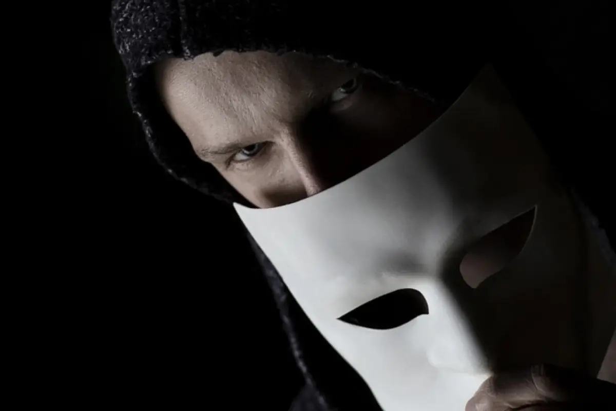 Ada berbagai modus penipuan uang yang dilakukan secara online, mulai dari link apk hingga modus salah transfer.