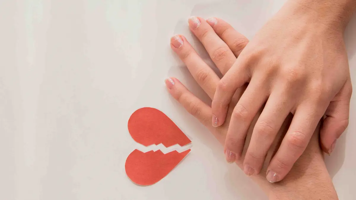 Ilustrasi istri selingkuh. Memaafkan istri yang selingkuh termasuk pertanda suami dayyuts? (Sumber : Freepik)