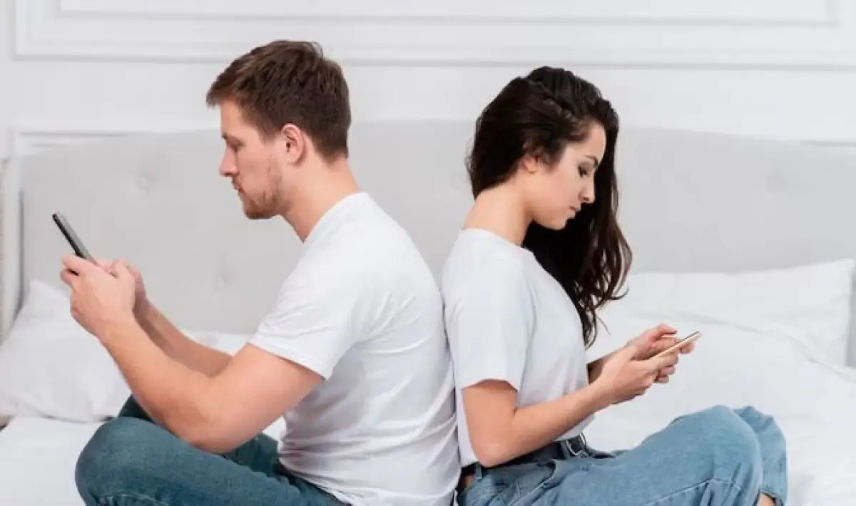 Ilustrasi Tanda-tanda Pasangan Berselingkuh (Sumber : Freepik)