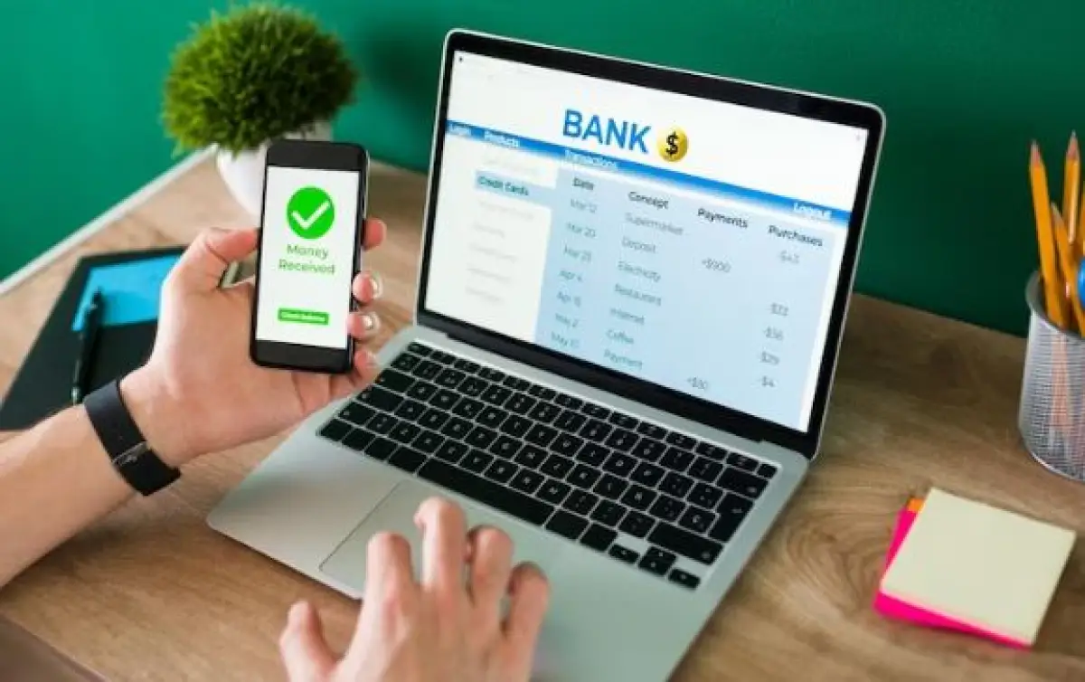 Ilustrasi | lunasi hutang pinjol tanpa gali lobang dan tutup lobang (Sumber : Freepik/tonodiaz)