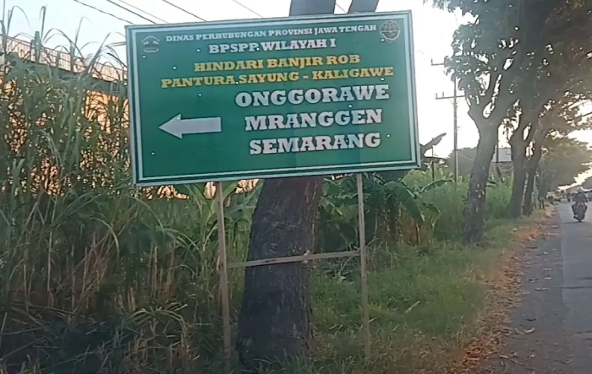 Jalan Onggorawe-Mranggen jadi jalur alternatif selama proyek peninggian Jalan Pantura Demak-Semarang. (Sumber : YouTube MasagusNet Trip)