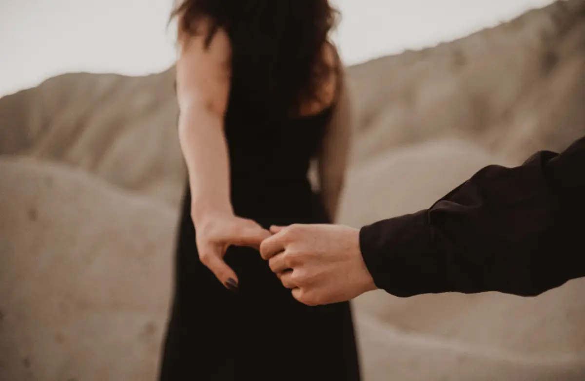 Ilustrasi | Langkah positif untuk move on dari cinta bertepu sebelah tangan. (Sumber : Pexels/Feyza Yıldırım)