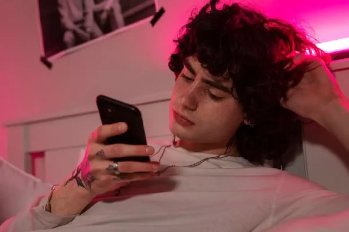 Ilustrasi | 5 Kebiasaan yang Bisa Menghancurkan Masa Depan Anda (Sumber : Freepik)