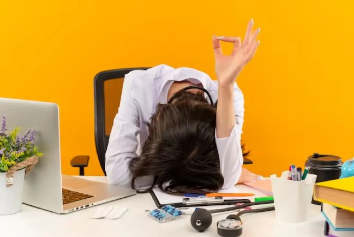 Ilustrasi |Pentingnya work life balance untuk kesehatan dan produktivitas (Sumber : Freepik/stockking)
