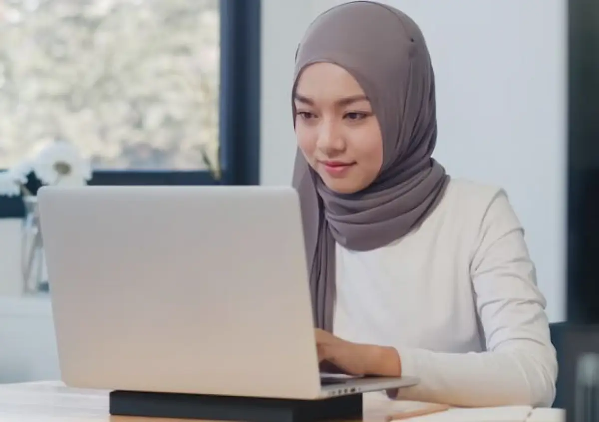 Ilustrasi | Tools AI Untuk Membantu Membuat Parafrase Skripsi Jadi Lebih Mudah (Sumber : Freepik/tirachardz)