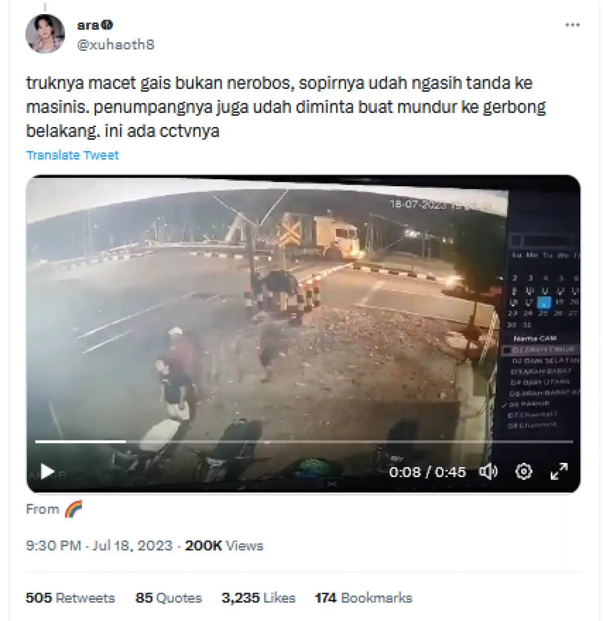 Bukti CCTV sopir truk tak terobos palang perlintaan kereta api (Sumber : Twitter/@xuhaoth8)