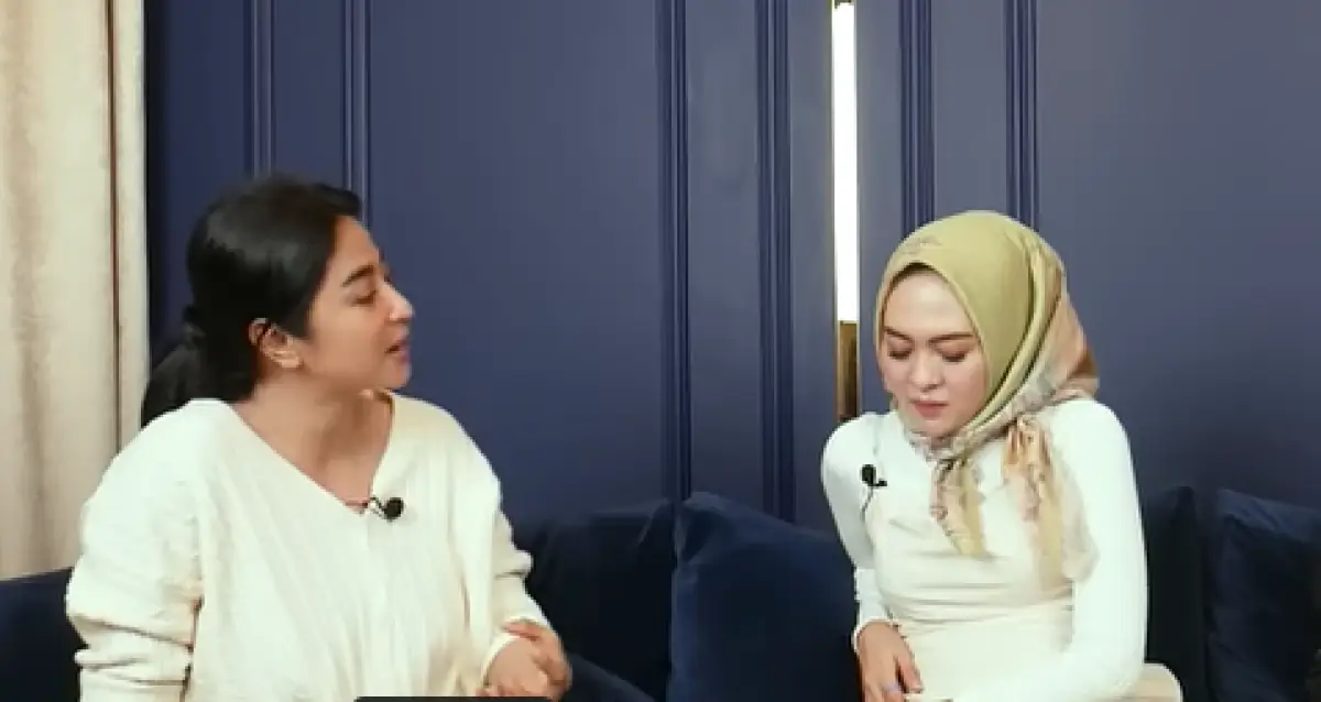 Dewi Perssik dan Meylisa Zaara (Sumber : YouTube/Dewi Perssik)