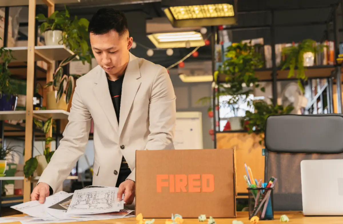 Ilustrasi | Mengatasi PHK dengan bijak untuk menghindari gangguan kesehatan mental. (Sumber : Pexels/ANTONI SHKRABA production)