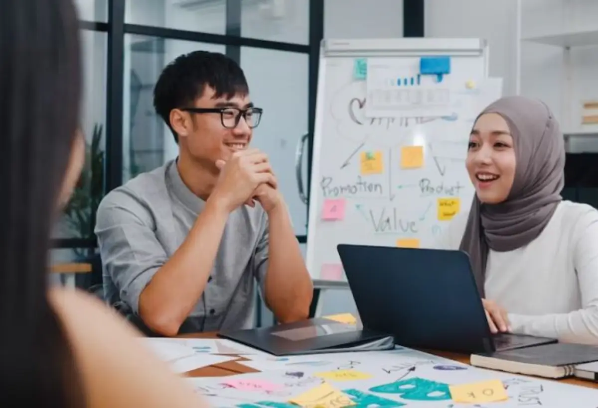 Ilustrasi | Cara Membuat Notulen Rapat Kini Bisa Pakai Bantuan AI (Sumber : Freepik/tirachardz)