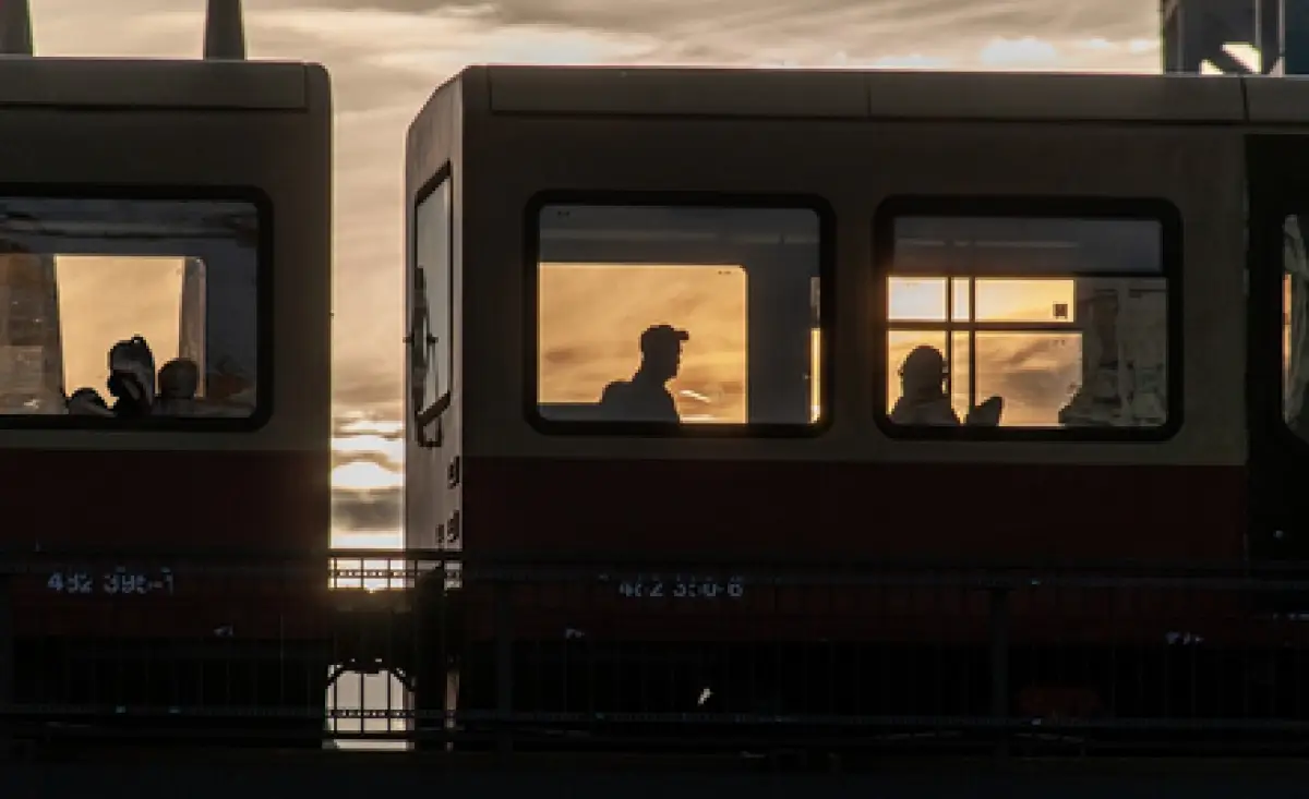 Ilustrasi duduk di kereta api (Sumber : Pixabay)