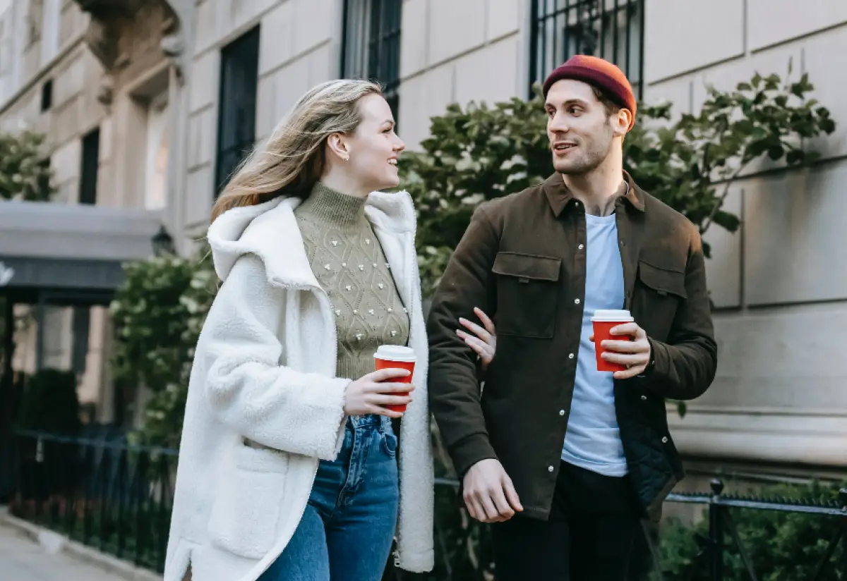 Ilustrasi | tanda wanita menyukai pria secara diam-diam (Sumber : Pexels/Katerina Holmes)