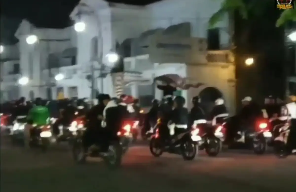 Konvoi PSHT Semarang menyambut murid baru dengan berkeliling Kota Semarang dengan titik akhir di Terboyo, Sabtu 22 Juli 2023 (Sumber : Team Elang Hebat Semarang)