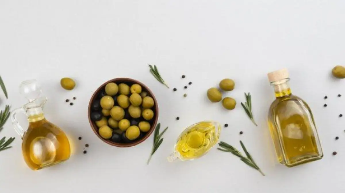 Menghapus tato permanen dengan minyak zaitun dan minyak kelapa. (Sumber : Freepik)