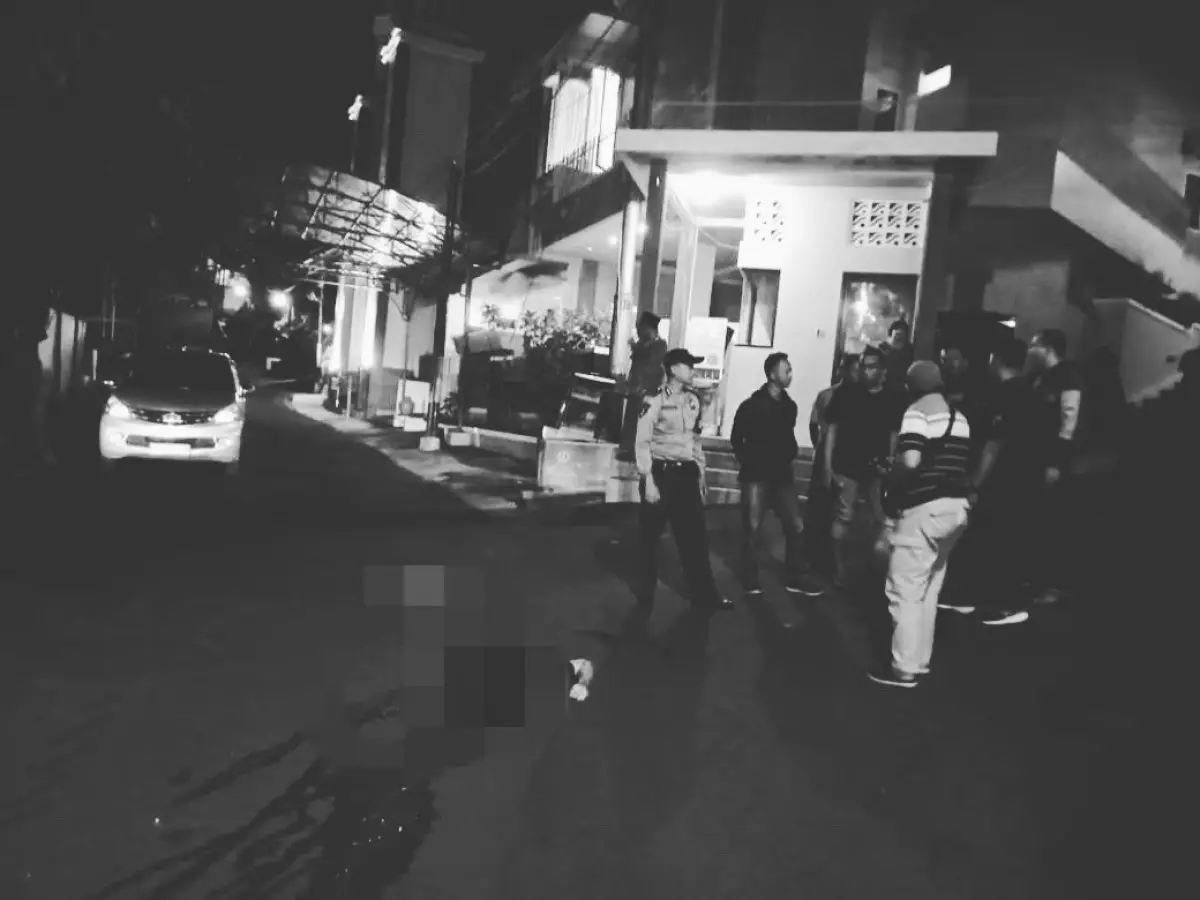 Driver taksi online ditemukan tewas bersimbah darah di Jalan Mugas Dalam, Semarang, Senin 24 Juli 2023 dini hari. (Sumber : Instagram @infokejadiansemarang.new)