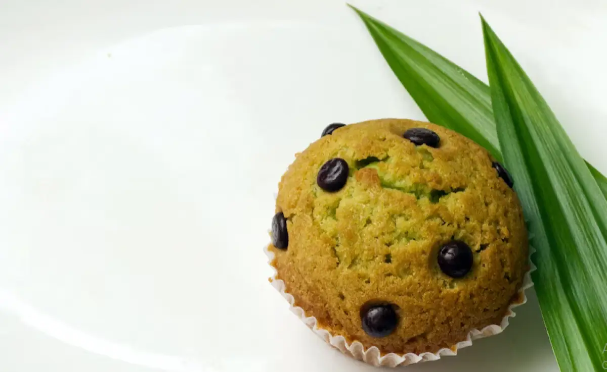 Ilustrasi daun pandan yang biasa dijadikan hiasan kue, ternyata memiliki manfaat untuk kesehatan (Sumber : Unsplash/Ali Burhan)