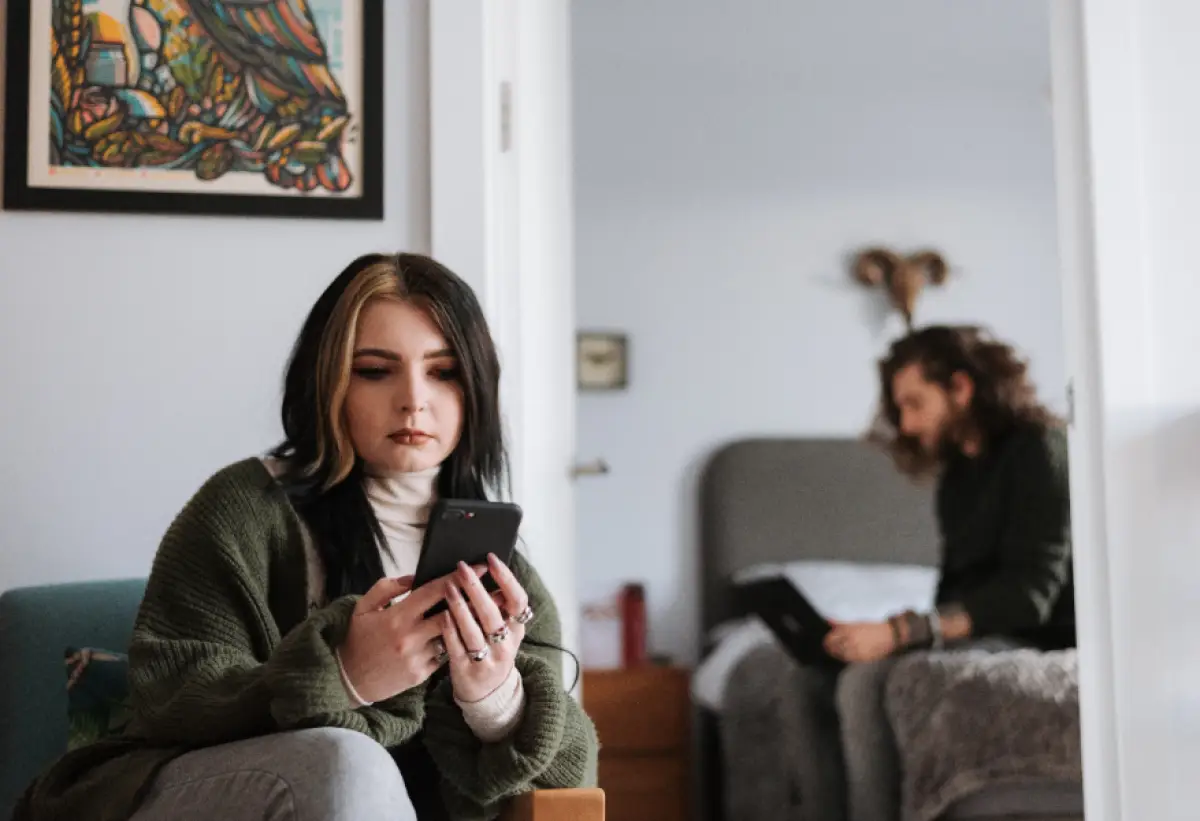 Ilustrasi pasangan sedang PMS (Sumber : Pexels/Anete Lusina)