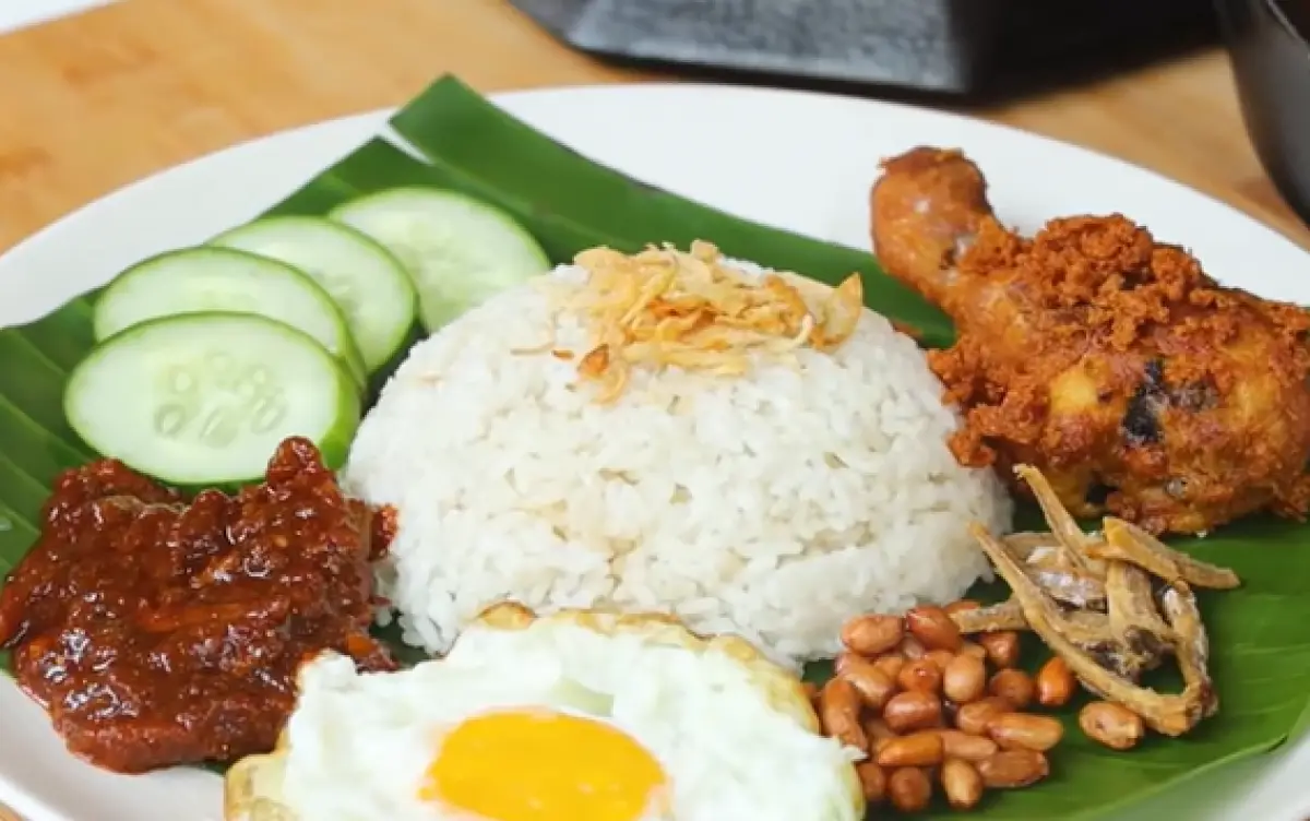 Ilustrasi nasi uduk rice cooker (Sumber : YouTube/Devina Hermawan)