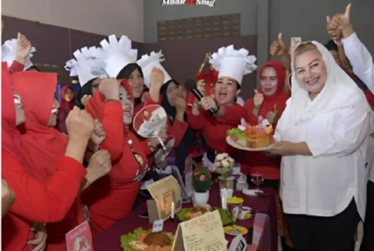 Wali Kota Semarang, Hevearita Gunaryanti Rahayu alias Mbak Ita, saat mengunjungi Kelurahan Pandean Lamper yang menggelar Lomba Masak Nasi Goreng khas Mbak Ita, Selasa 25 Juli 2023. (Sumber : Instagram @mbakitasmg)
