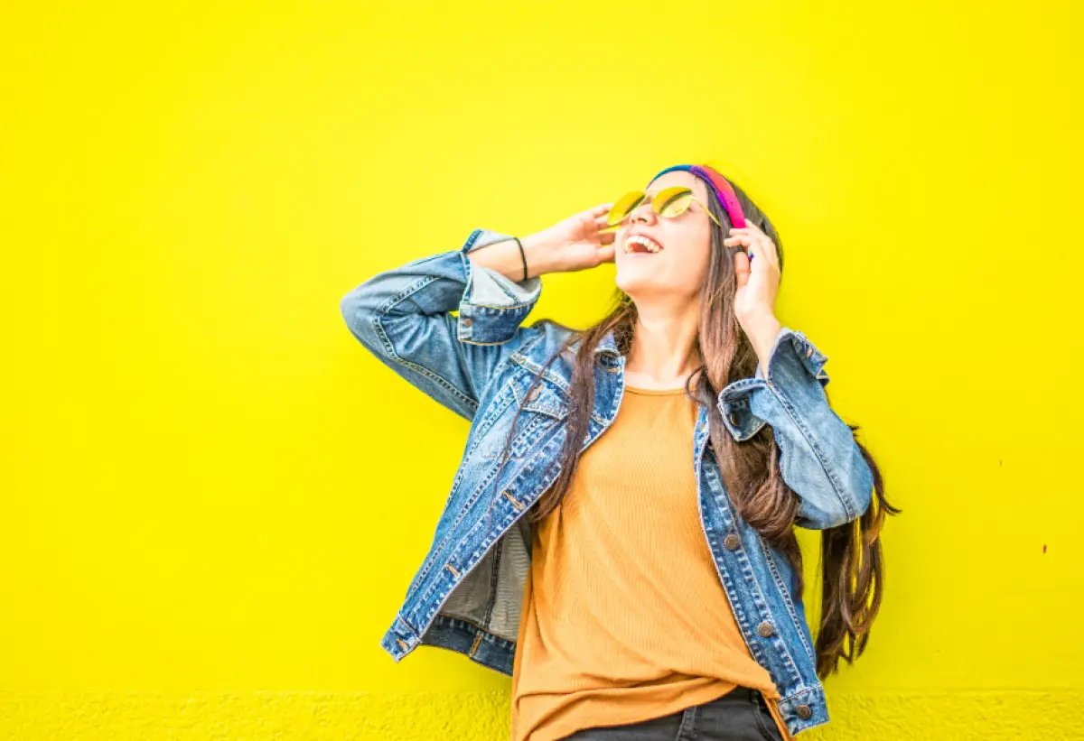 Ilustrasi | Tanda orang yang berjiwa senang dan bahagia. (Sumber : Pexels/juan mendez)