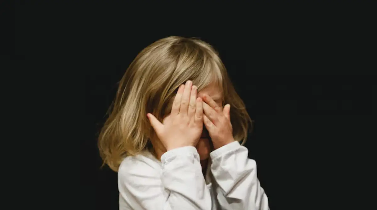 Ilustrasi anak mimisan (Sumber : Unsplash/Caleb Woods)