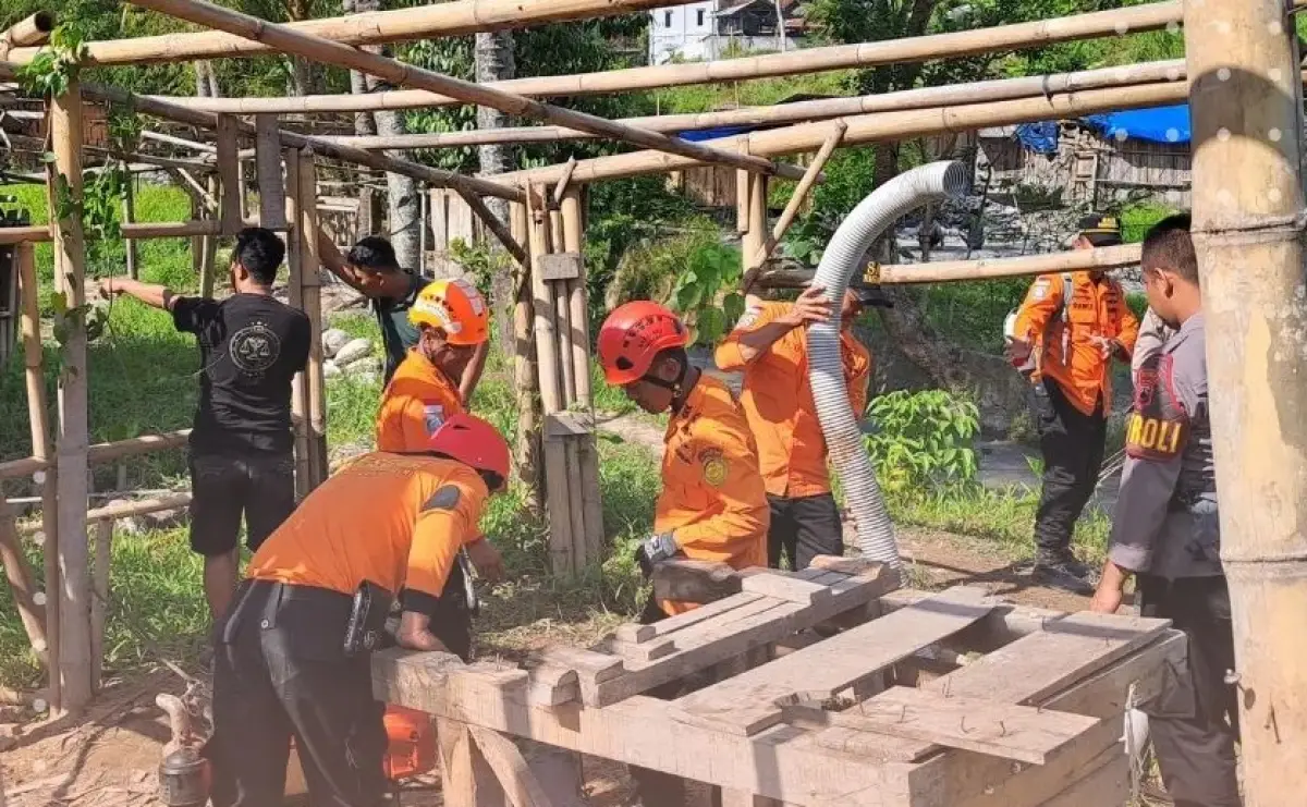 Proses evakuasi 8 penambang di tambang emas ilegal Pancurendang, Banyumas, masih belum membuahkan hasil, Sabtu 29 Juli 2023. (Sumber : Basarnas Cilacap)