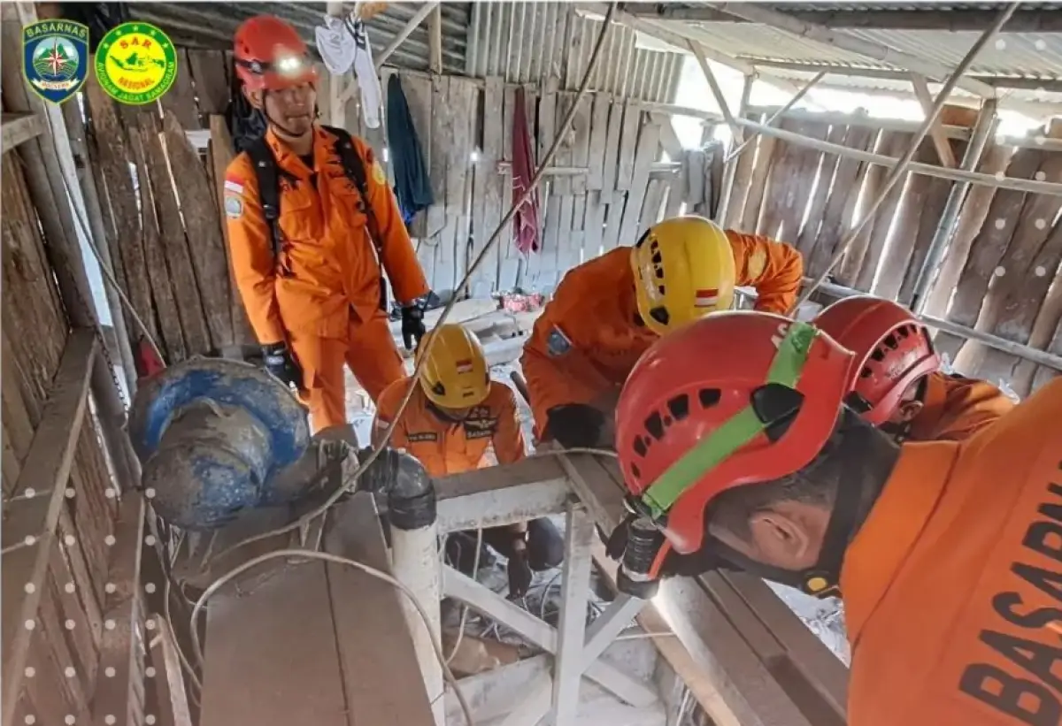 Keluarga berharap Tim SAR bisa mengevakuasi penambang yang terjebak apa pun keadaannya nanti. (Sumber : Dok. Basarnas Cilacap)