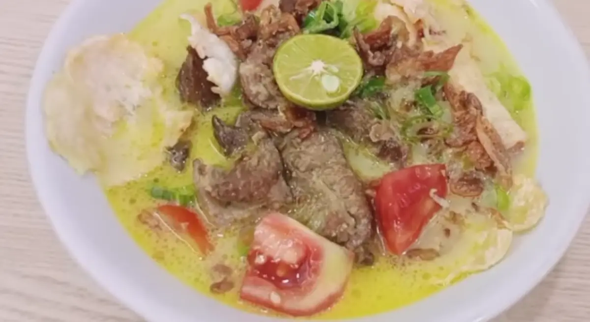 Soto Betawi (Sumber : YouTube/Nurjanah Gustiani)