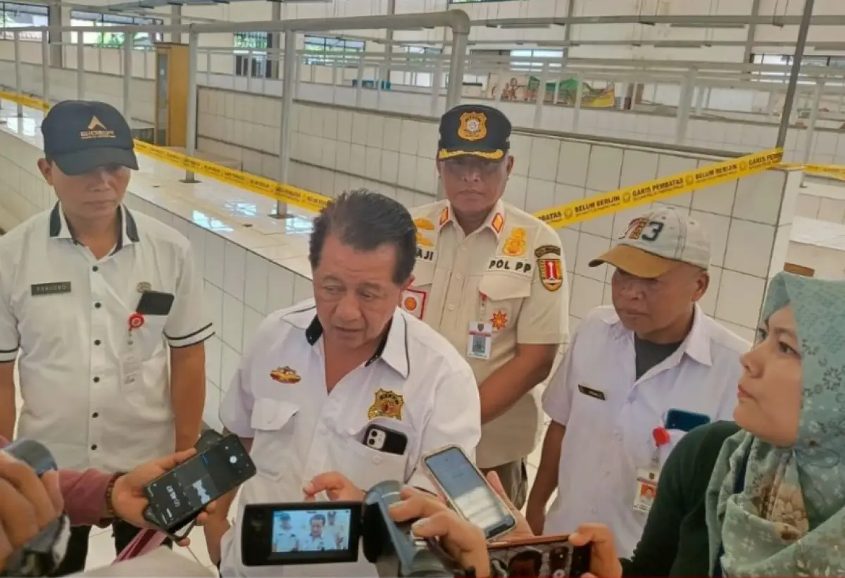 Satpol PP Kota Semarang segel ratusan los dan kios di Pasar Banyumanik dan Srondol Kulon. (Sumber : Instagram/satpolpp.smg)