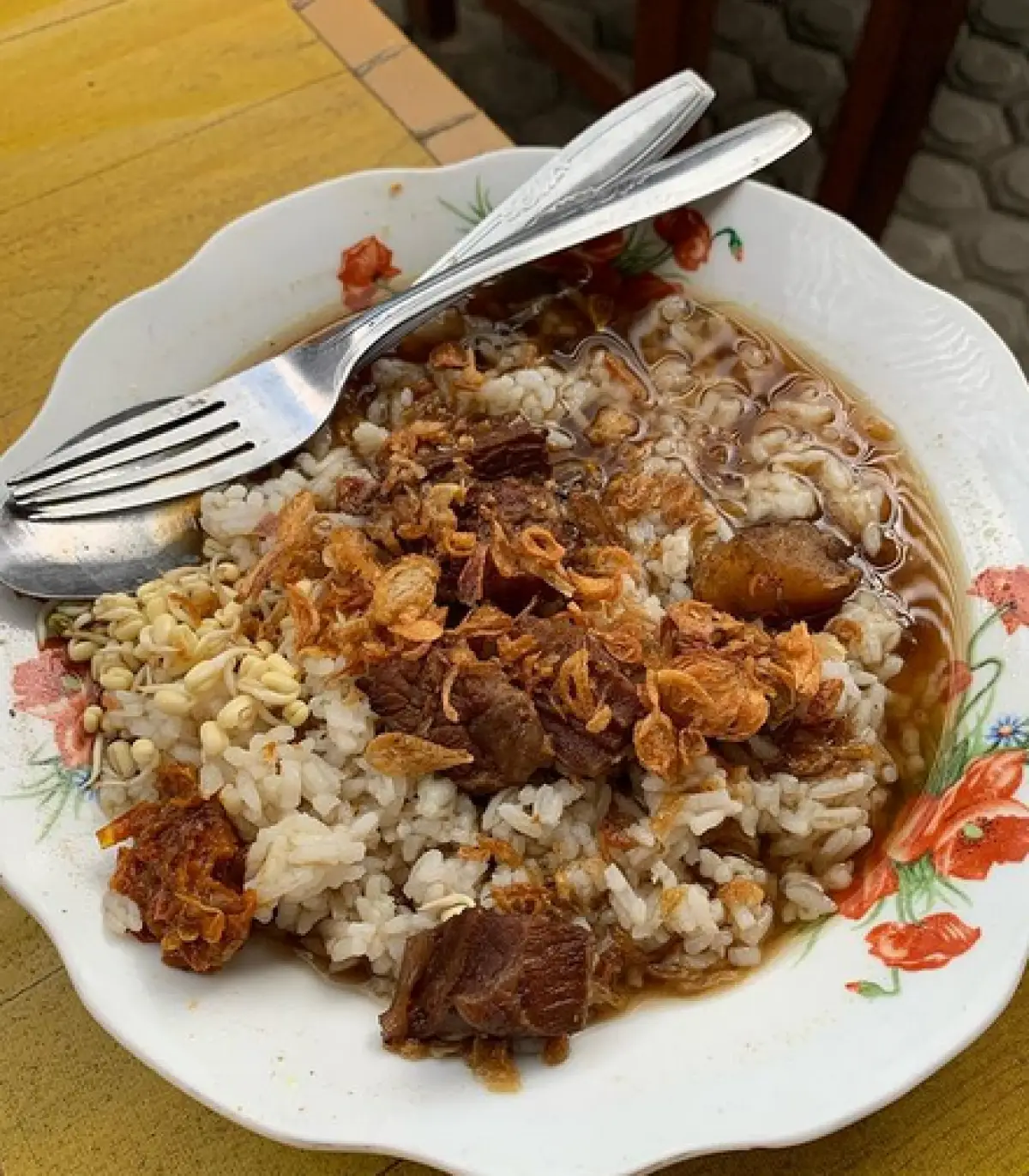 Ilustrasi Rawon daging ayam khas Jawa Timur (Sumber : Instagram/@njajantulungagung)