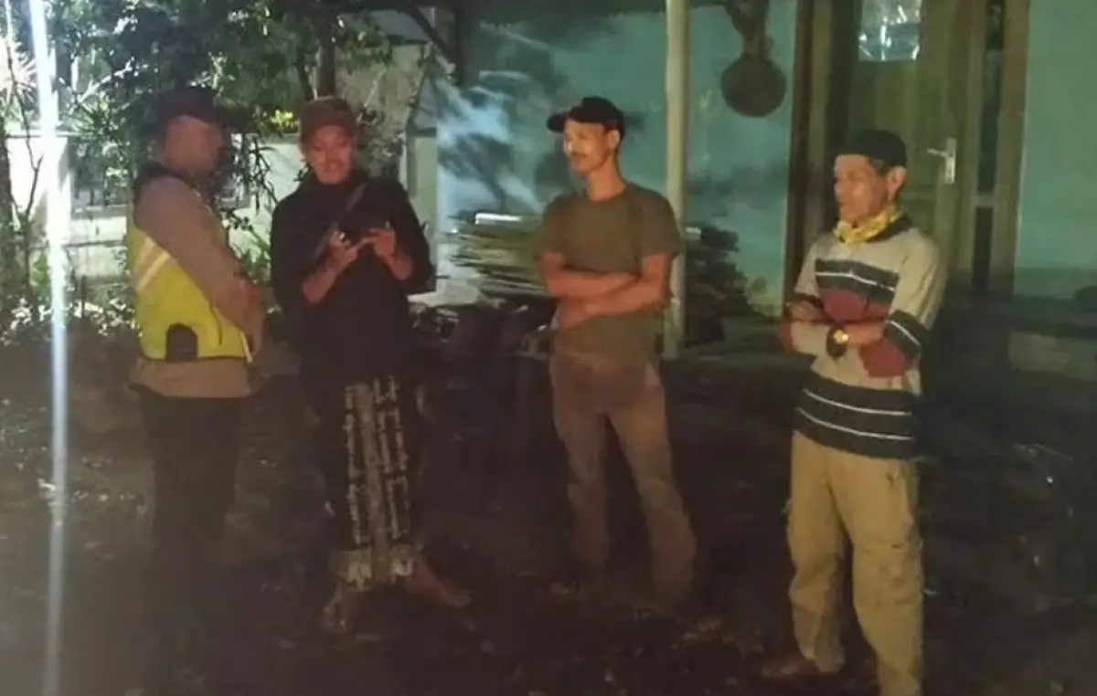 Pria depresi dikira maling motor, sempat diamankan warga Tuntang, Kabupaten Semarang, Minggu 30 Juli 2023. (Sumber : Instagram @lingkarjateng.id)