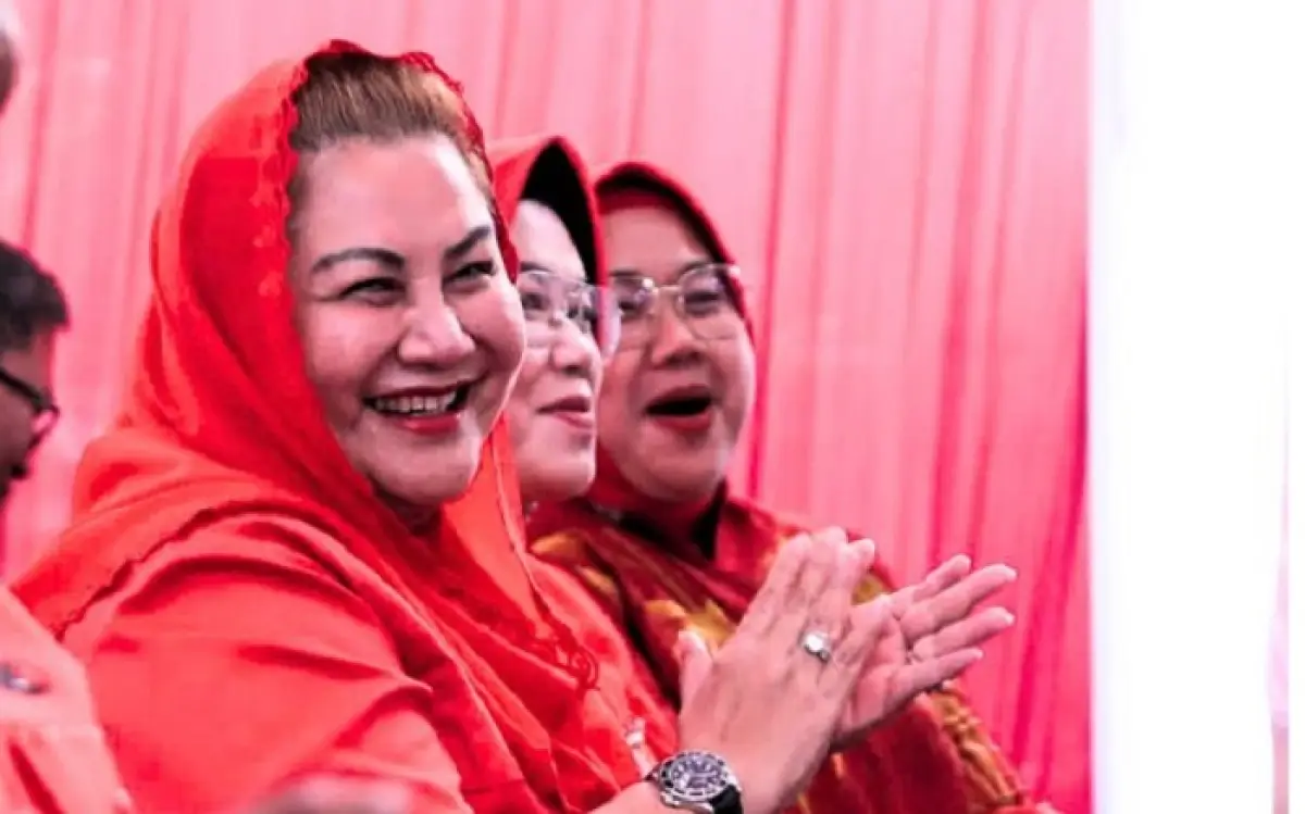 Wali Kota Semarang, Hevearita Gunaryanti Rahayu, menerima keluhan soal sepinya pembeli kantin dari pemilik kantin di Balai Kota Semarang.(Sumber : Instagram @mbakitasmg)