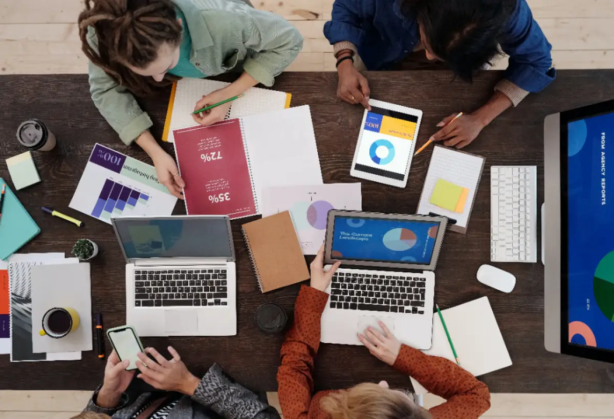 Ilustrasi | Tips sukses pindah industri atau pekerjaan. (Sumber : Pexels/Mikael Blomkvist)