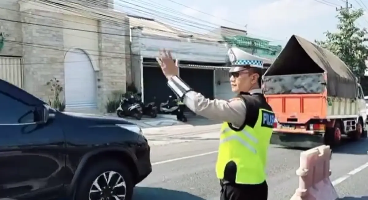 Simak jadwal contraflow di Jalan Kaligawe arah Semarang dari Demak, hindari macet dengan memilih jalur alternatif lain. (Sumber : Polsek Genuk)