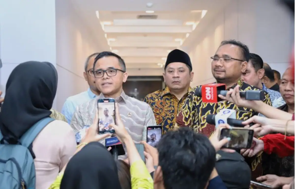 Abdullah Azwar Anas saat di kantor Kementerian Agama jelaskan tentang nasib tenaga honorer (Sumber : Menpan.go.id)