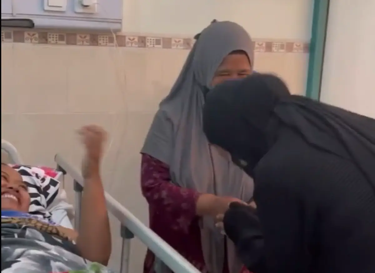 Grup band KOTAK meminta maaf secara langsung ke pasien RSUD Bangil soal konser di area rumah sakit, Kamis 4 Agustus 2023. (Sumber : Instagram @kotakband_)