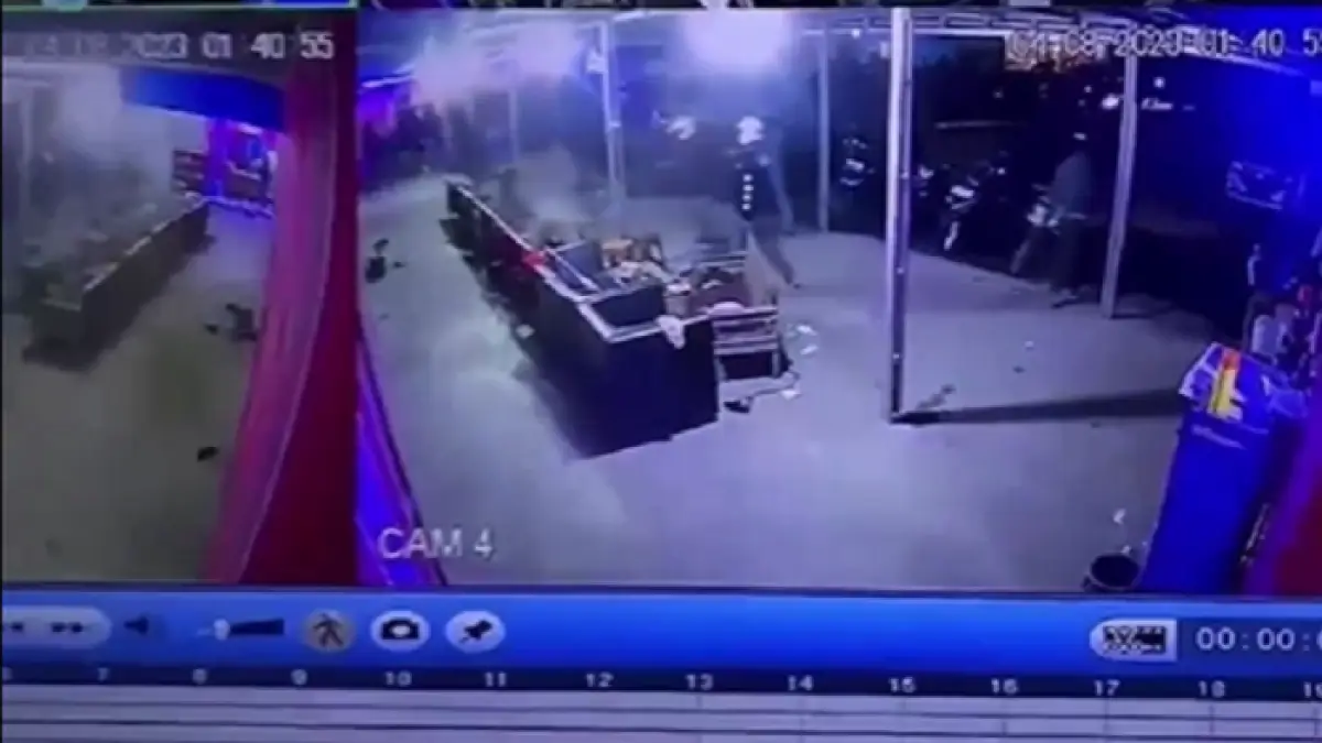 Markas ormas Pemuda Pancasila di Ngaliyan dirusak puluhan orang dari geng motor tak dikenal, Jumat 4 Agustus 2023 dini hari. (Sumber : Instagram @infokejadiansemarang.new)